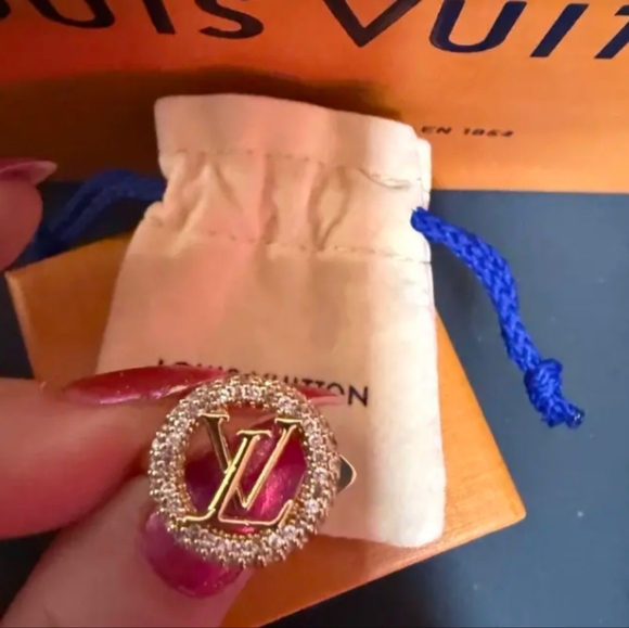 Louis Vuitton Louise Ring/ Never Worn - Picture 1 of 4